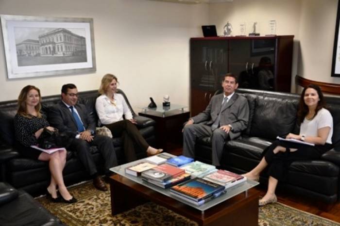 Paula Mascarenhas esteve reunida com o presidente Carlos Eduardo Duro para solicitar um prazo maior para o pagamento do estoque