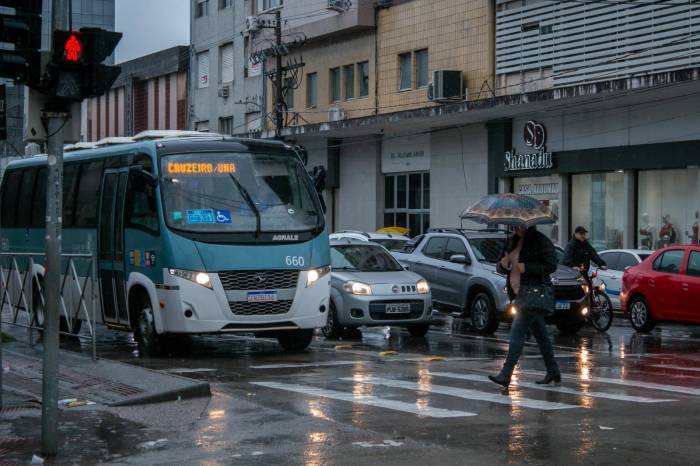 Rotas de algumas linhas urbanas terão desvios, enquanto duas da colônia estão canceladas