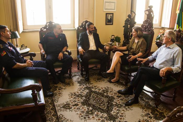 Marcelo Frota e comandantes do Corpo de Bombeiros discutiram com a prefeita ações de prevenção