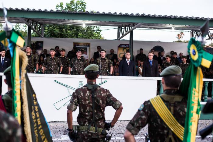 Regimento Tuiuti está sob responsabilidade do tenente-coronel Júlio Cezar Brito de Sousa, enquanto o coronel Eduardo Holcsik parte para mestrado no Uruguai