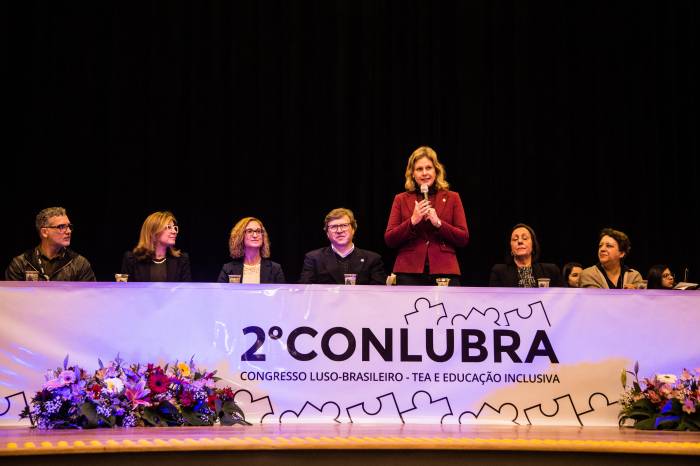 Prefeita Paula Mascarenhas participou da abertura do evento que reúne brasileiros e portugueses