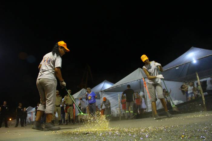 Equipes devem manter a Passarela e ruas limpas durante a folia