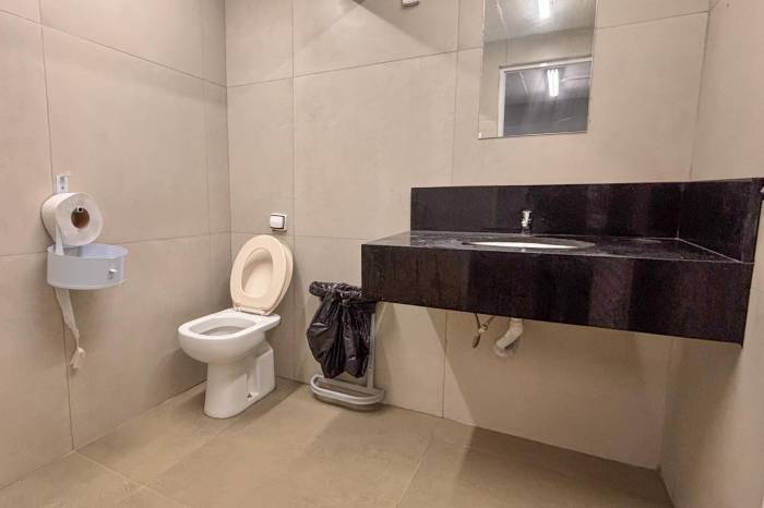 Banheiro da praça Coronel Pedro Osório está disponível à população