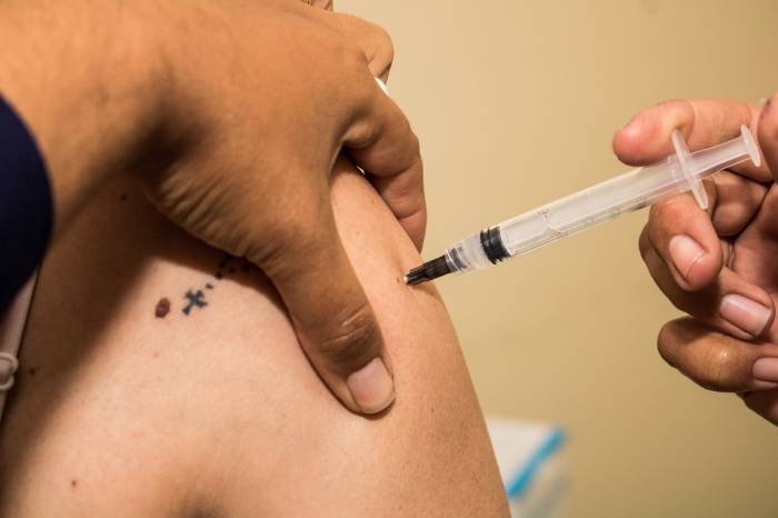 Vacinação nas UBSs da Colônia será por agendamento