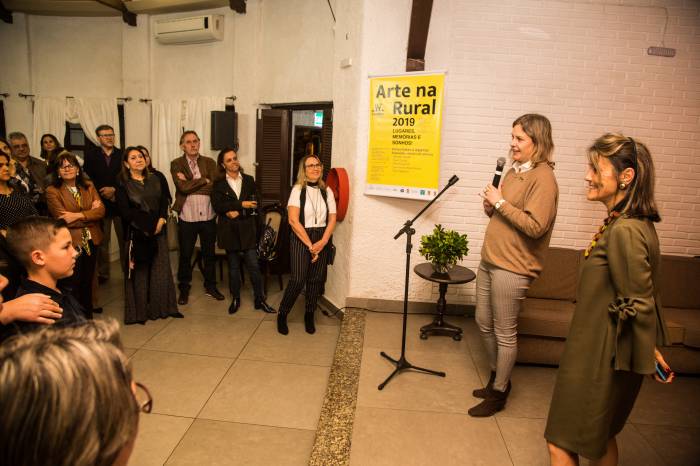 Prefeita prestigiou abertura do espaço Arte na Rural, dedicado a exposições, e o seminário de Gestão Ambiental Rural na 93ª Expofeira
