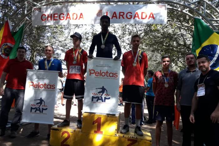 Alunos fazem parte do Projeto Atletismo Pelotas