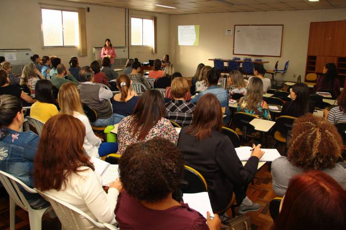 Psicólogos e assistentes sociais são público-alvo da formação continuada com foco na atuação técnica