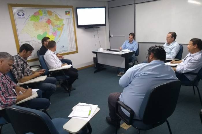 Encontro foi na sede de Famurs e tratou do 27º Seminário Estadual dos Secretários