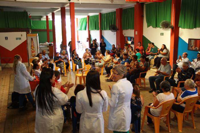 Atividade foi desenvolvida junto ao grupo Hiperdia, formado por pessoas da comunidade
