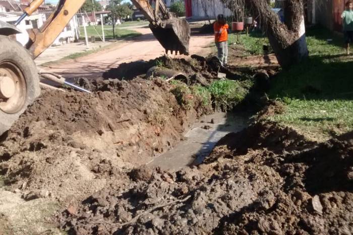Prefeitura trabalha na recuperação da drenagem, limpeza urbana e roçado de forma sistemática