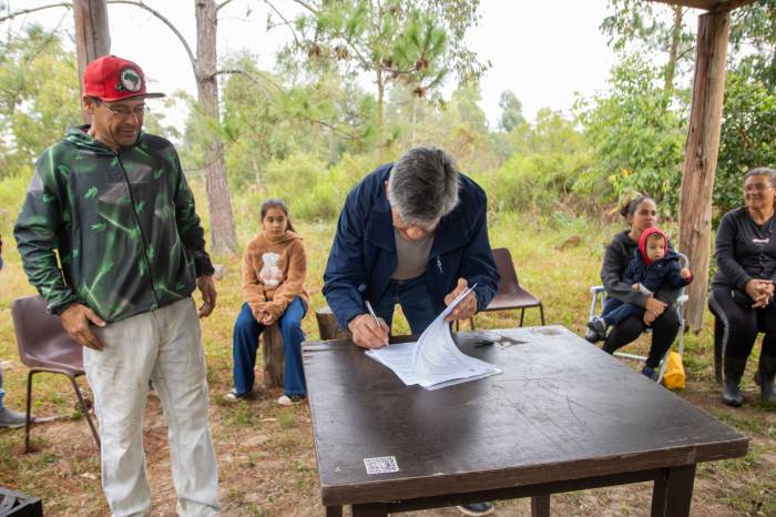 Prefeito Marroni autoriza área para cultivo em assentamento