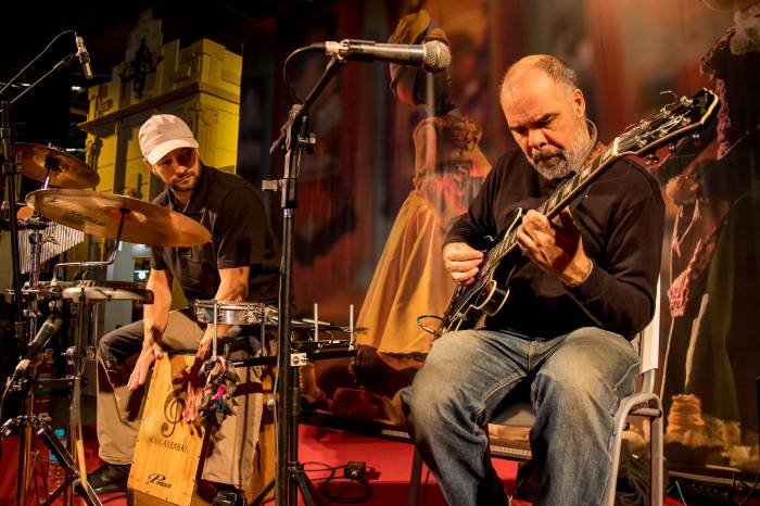 A programação prevê apresentações de música, dança, teatro, circo e tradições gaúchas. O cadastro também aceita interessados em integrar o elenco artístico da feira