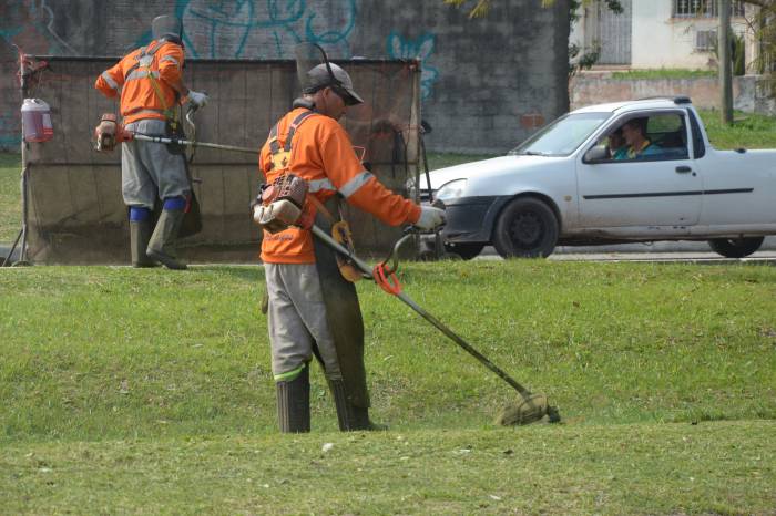 Serviços, como roçado e retirada de vegetação, serão executados em diversos pontos do Município