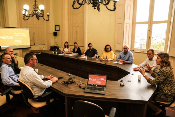 Prefeita espera que legisladores ajudem a aprovar o projeto que valoriza professores, corrige distorções e evita o colapso das contas públicas