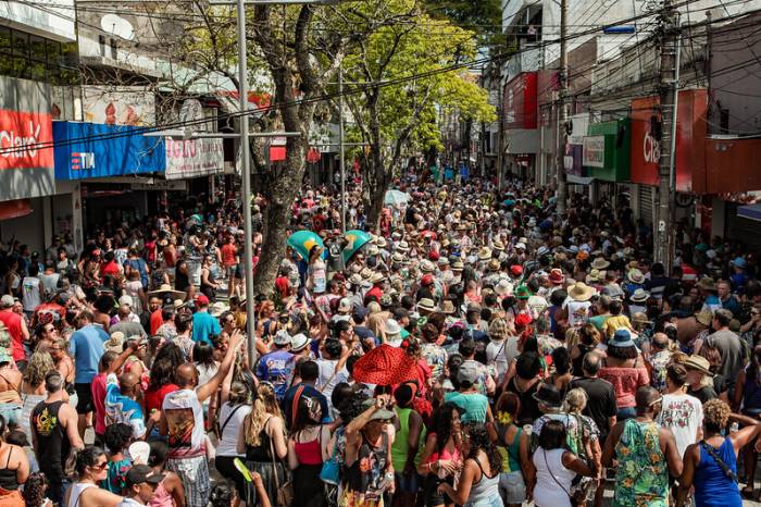 Sábado tem Banda Jacaré da Lagoa, Cordão Carnavalesco Ponto Chic e Museu Esporte Clube; na tarde de domingo, o Bloco do Mapa desfila pela XV de Novembro