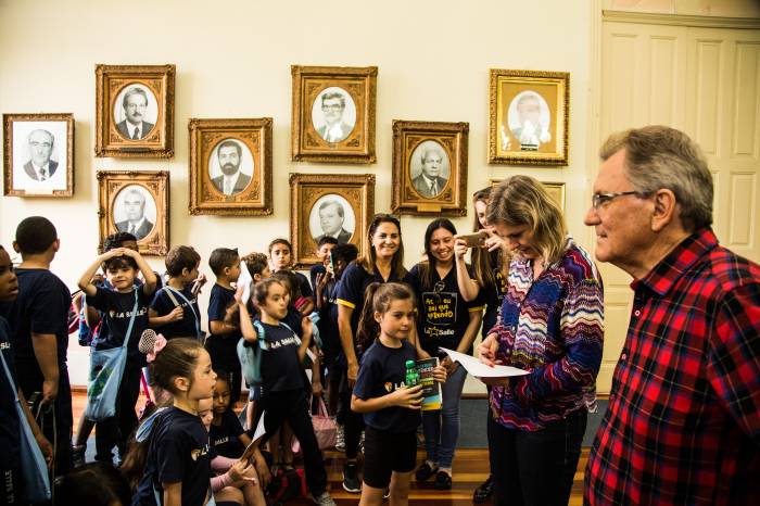 Visita ocorreu após passagem dos estudantes pela 46ª Feira do Livro