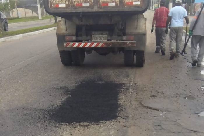 Poder Público prioriza conserto de buracos em vias de áreas de grande movimento