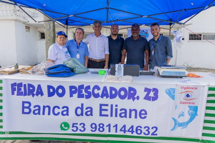 Marroni faz abertura simbólica da Feira do Pescador