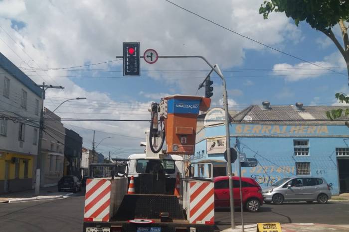 Nova sinalização foi colocada na manhã desta sexta-feira