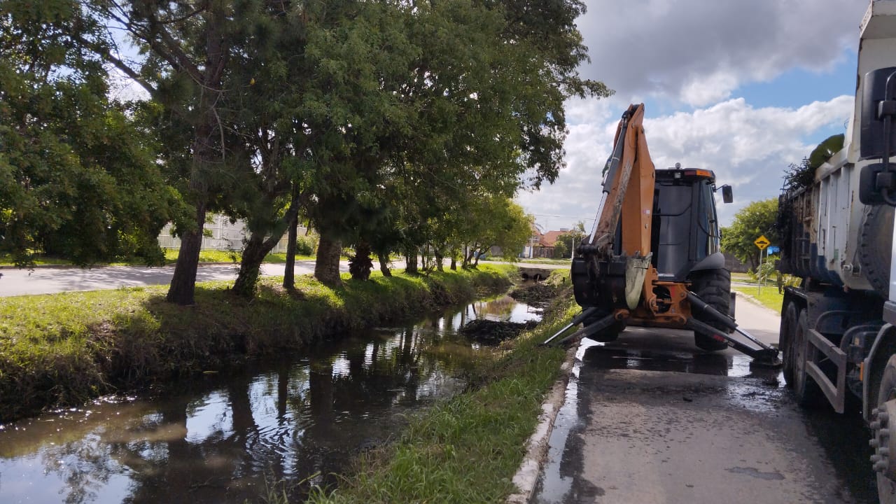 Autarquia efetua serviço itinerante de desobstrução das estruturas pluviais