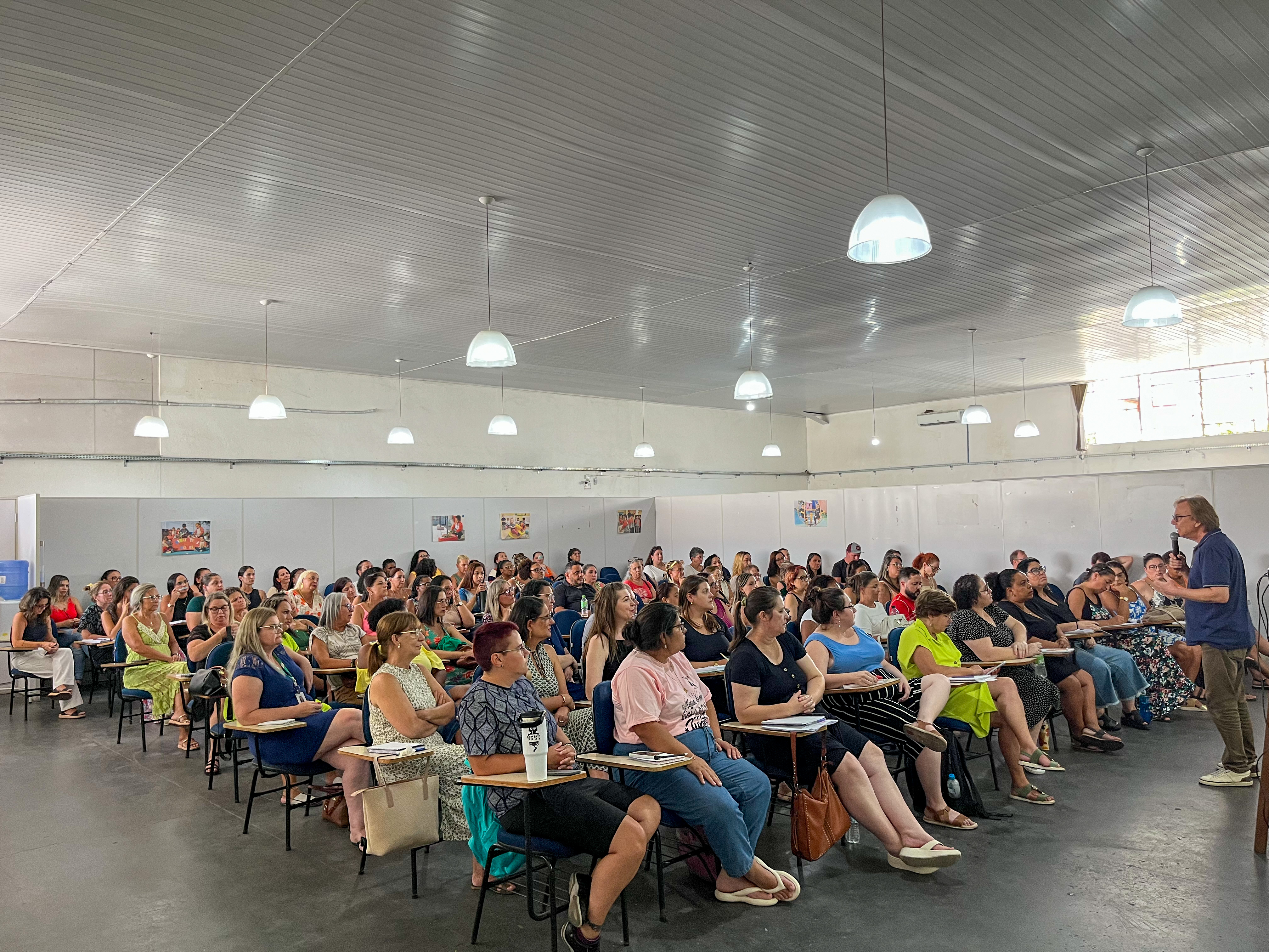 Encontros foram realizados com as Emefs e Emeis do município, entre quarta e quinta-feira