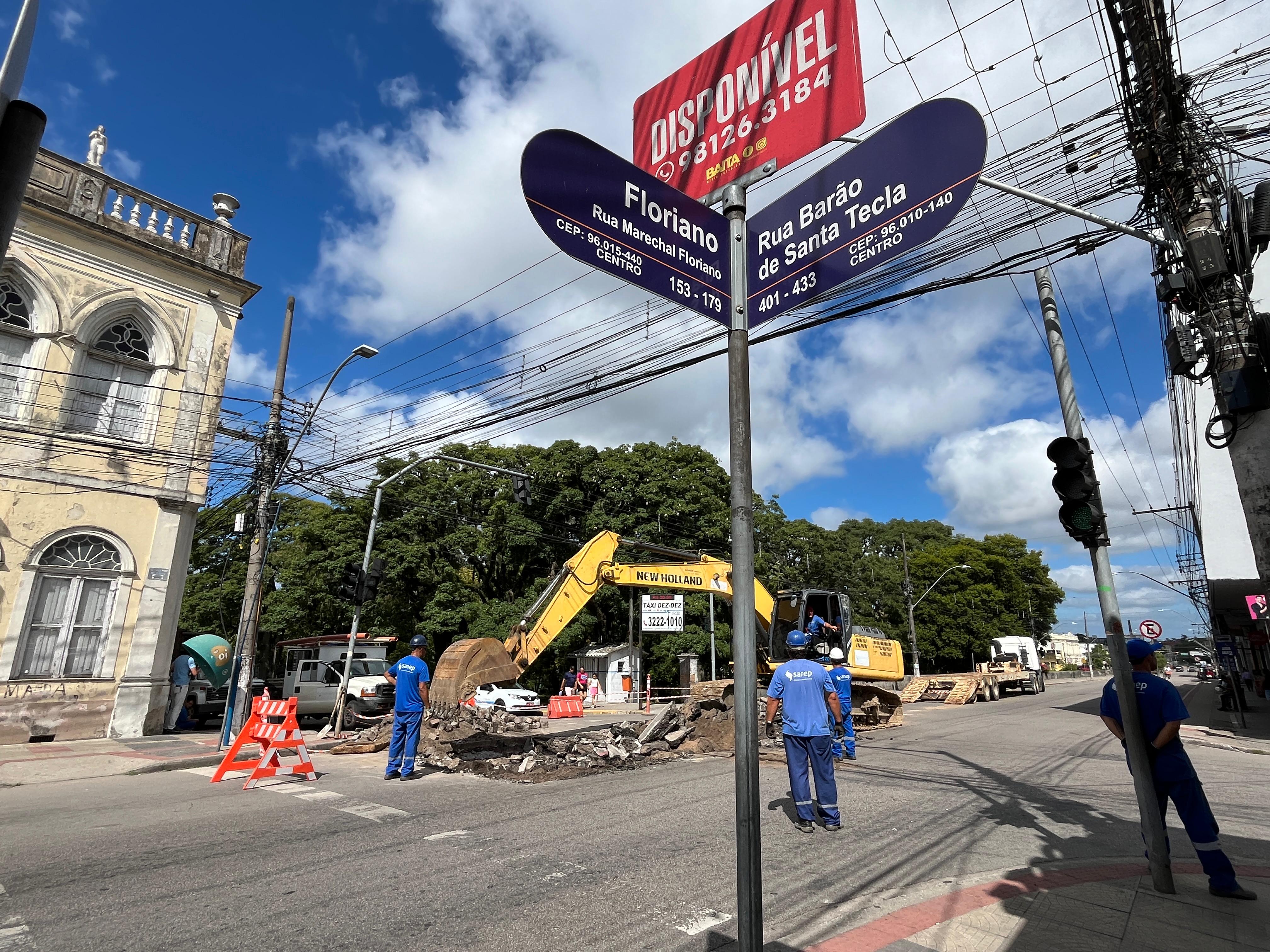 Obras no entroncamento da Barão de Santa Tecla são finalizadas no início da tarde