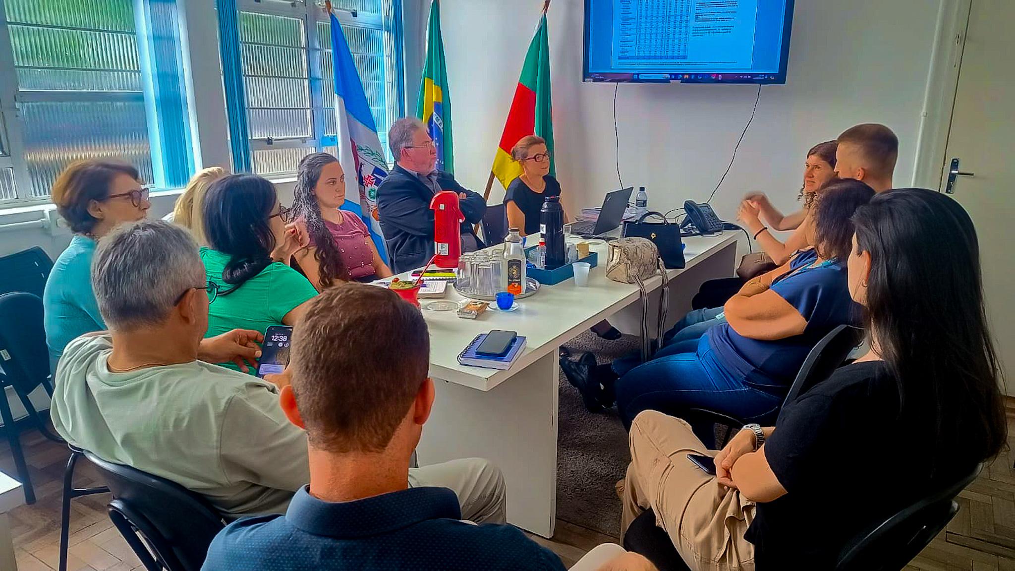 Reunião na Secretaria de Saúde (SMS) debateu funcionamento do Hospital Regional do Pronto Socorro de Pelotas, cuja entrega está prevista para a primeira quinzena de agosto