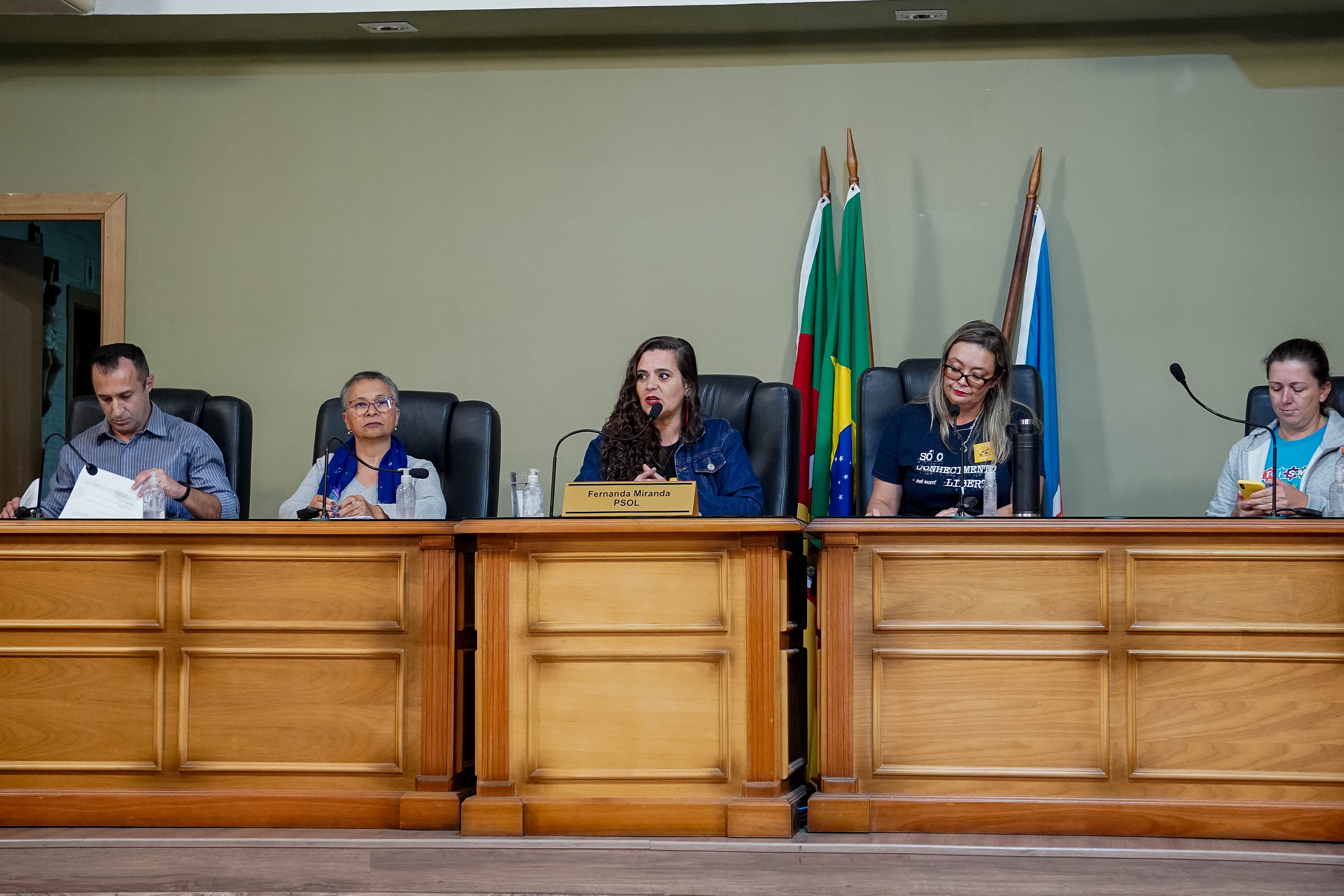 Reunião abordou medidas realizadas pela Secretaria no enfrentamento do déficit de profissionais na rede municipal de ensino