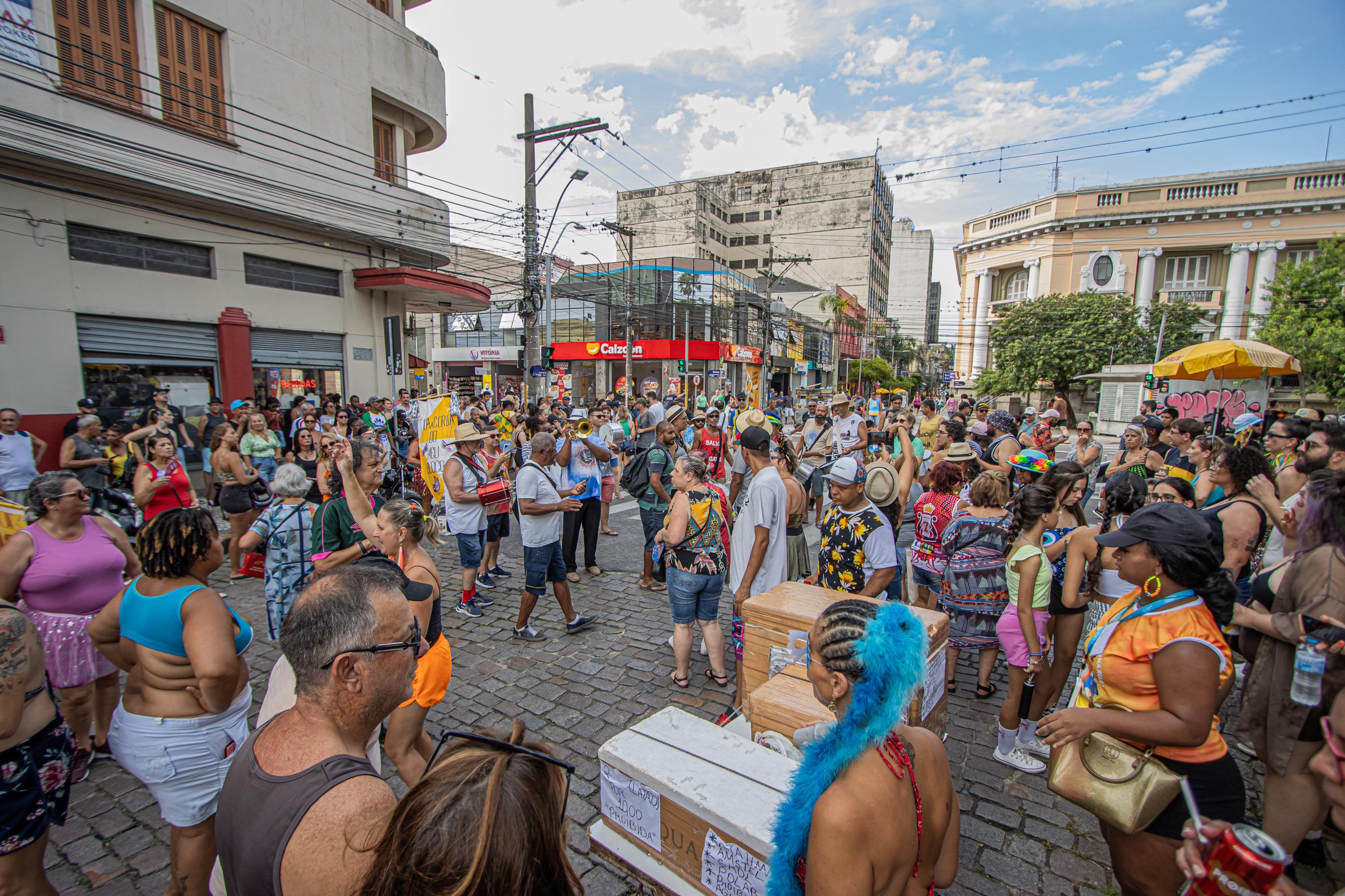 Reunião chamada pela Secretaria de Urbanismo (Seurb) vai prestar orientações aos inscritos para trabalhar no circuito de desfiles de blocos e cordões carnavalescos