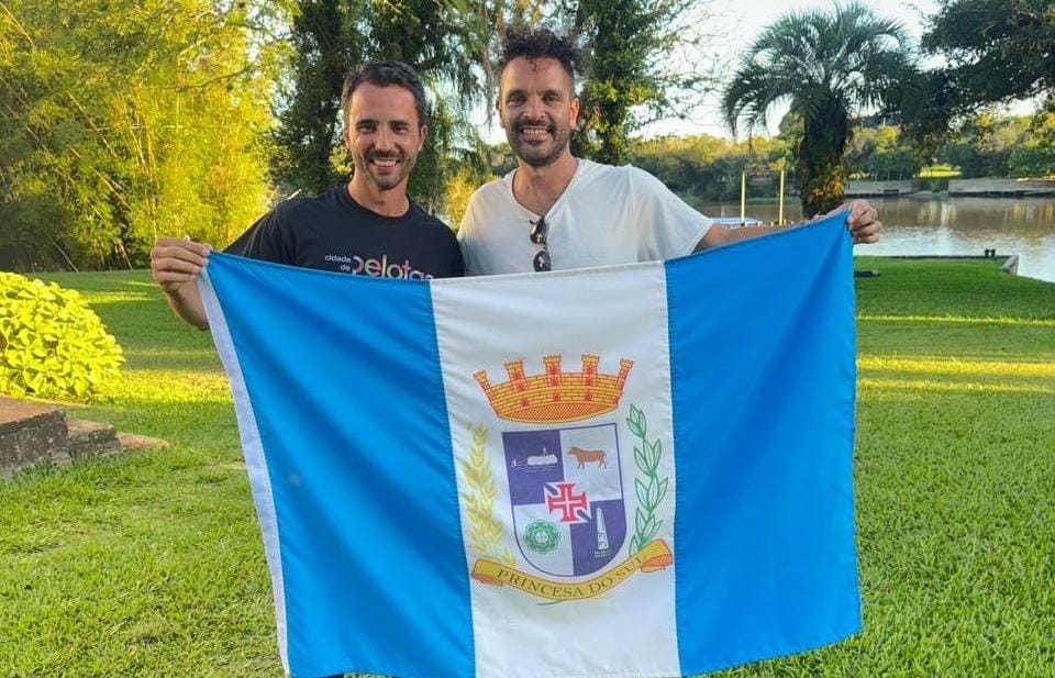 O criador de conteúdo Santiago Camejo, mais conhecido como Soy Bloop, visitou diversos pontos emblemáticos da cidade de Pelotas