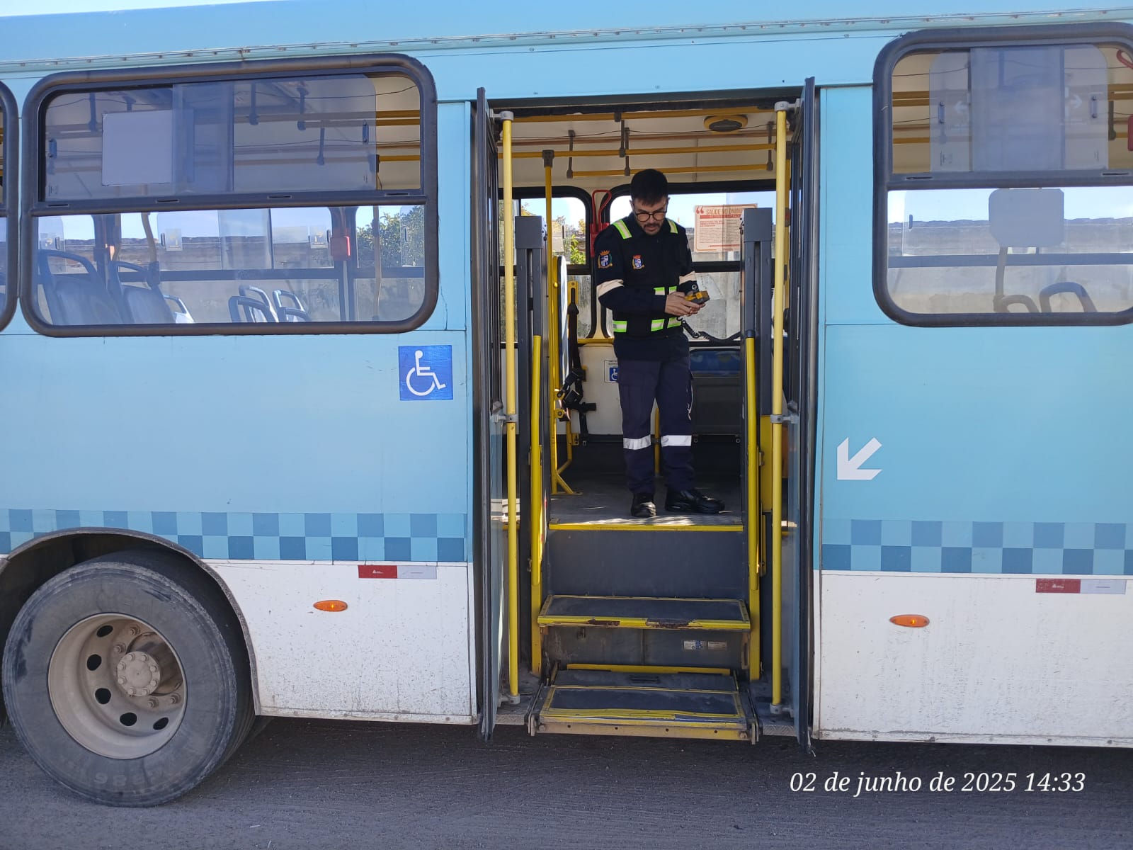 Equipamento eletromecânico para ingresso de cadeirantes no transporte coletivo é sensível e estruturas viárias devem estar em boas condições
