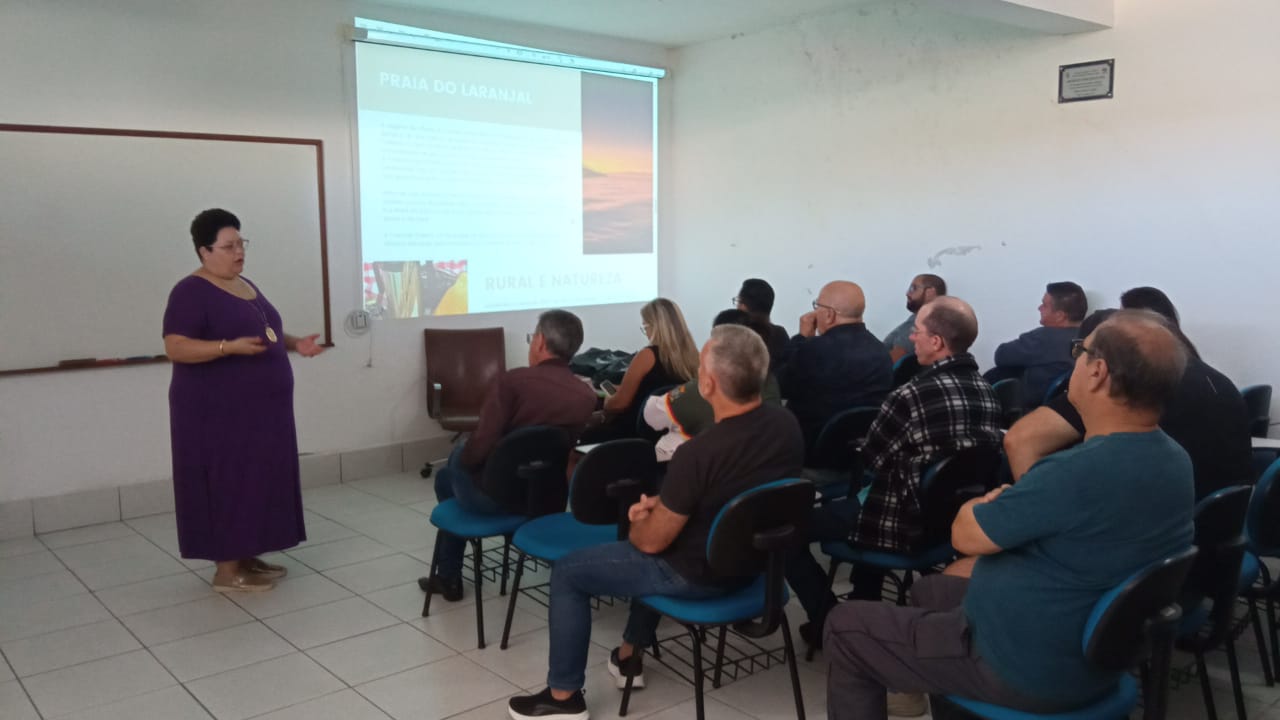 Aulas a cargo das secretarias de Turismo e de Transporte e Trânsito são obrigatórias para a categoria, de acordo com lei municipal