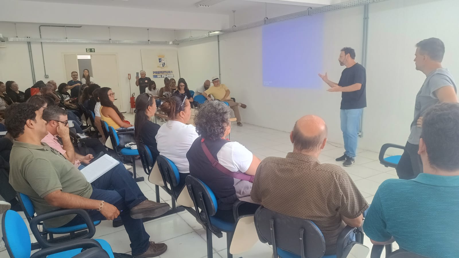 Pelo menos 70 representantes de diversos setores e organizações participaram da reunião na Secretaria de Urbanismo (Seurb)