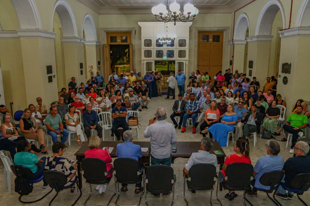 Fórum Democrático apresenta trabalho sobre crescimento sustentável