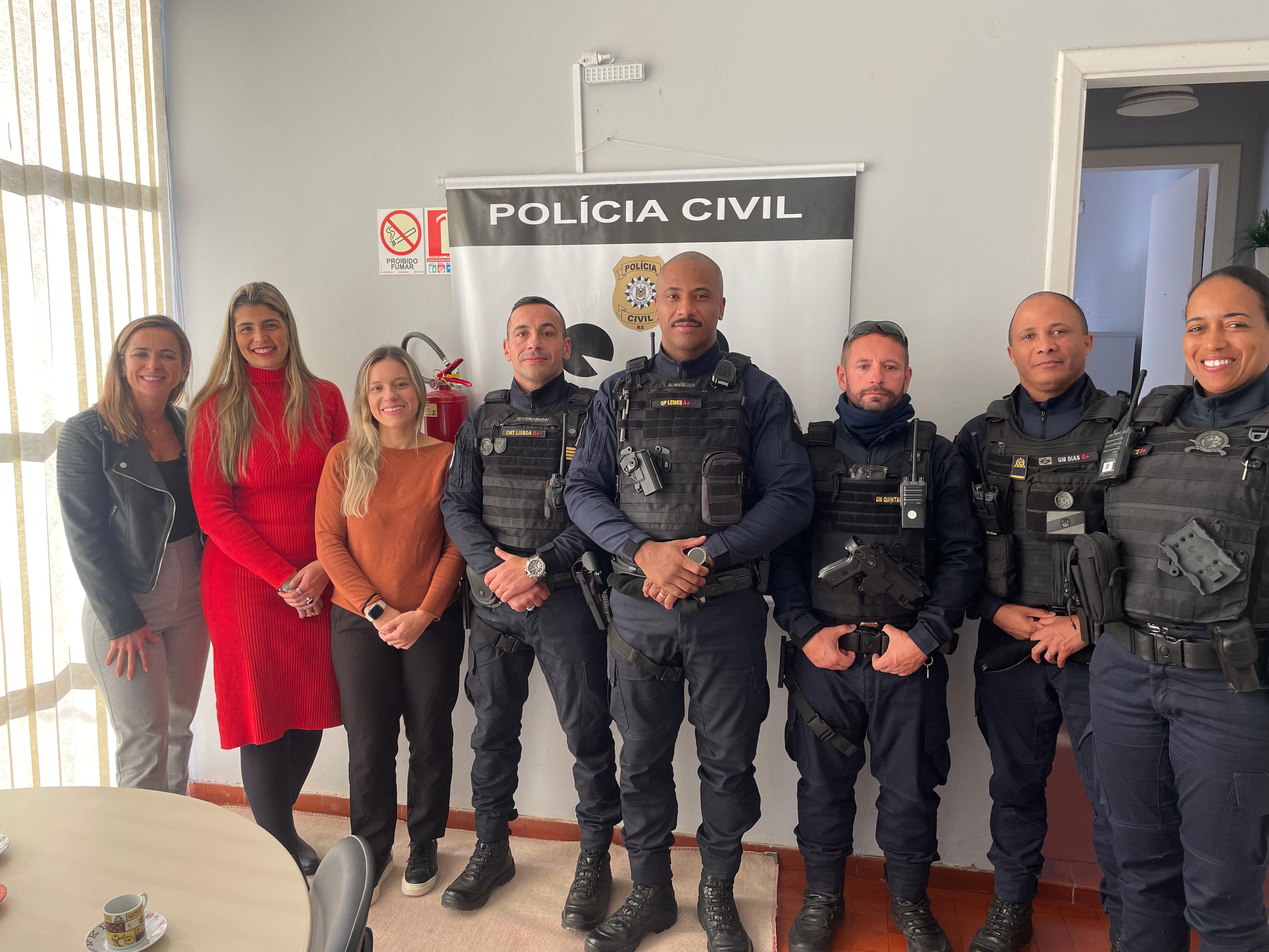 Representantes das instituições discutem estratégias de prevenção e proteção a crianças e adolescentes