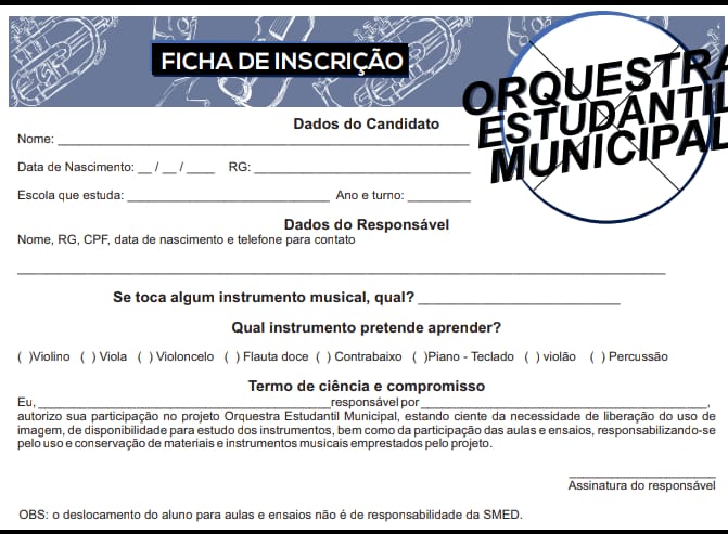 Orquestra infantil toca música em piano de instrumento escolar e