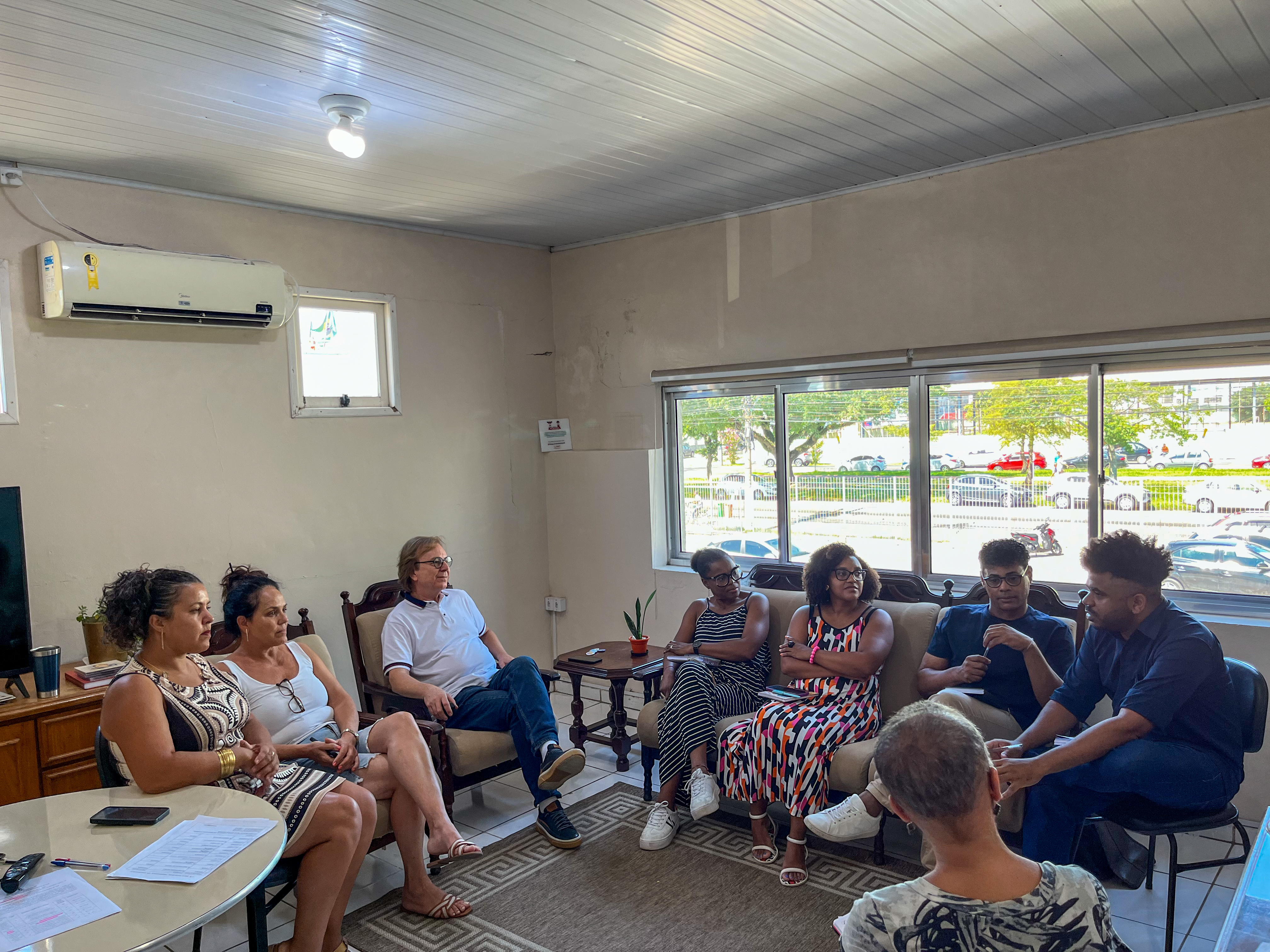 Autoridades planejam formalizar parceria entre ambas secretarias para ações de combate ao racismo focadas na Educação