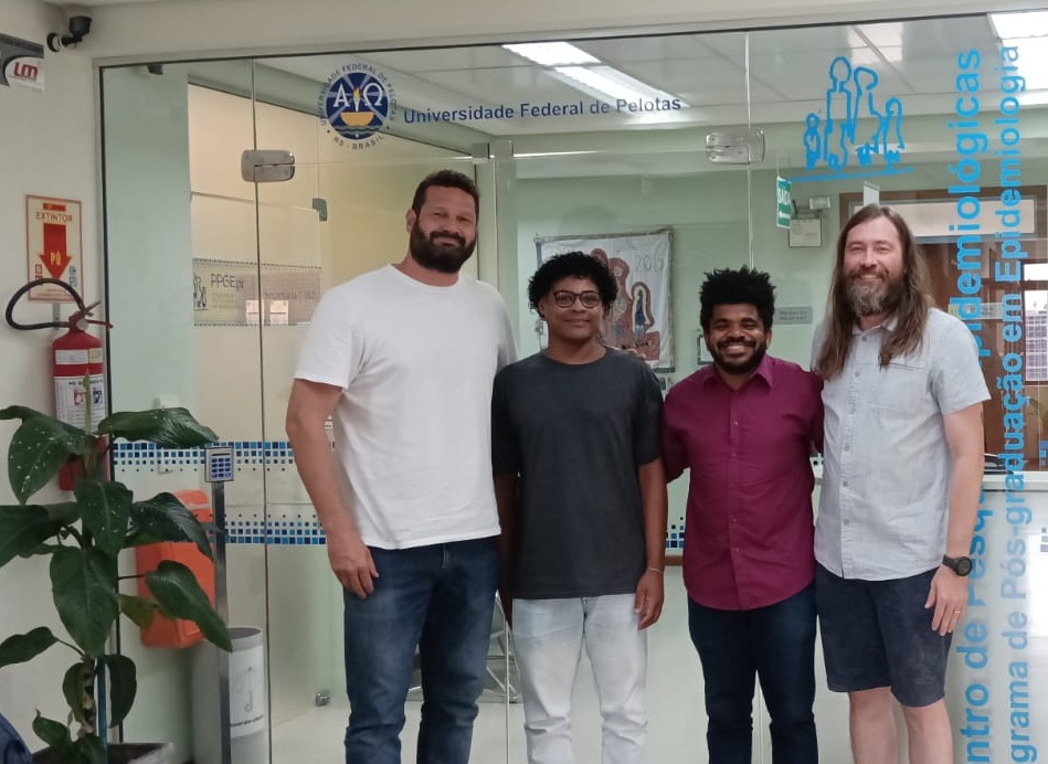 Secretário Júlio Domingues conversou com professores, em visita ao Centro de Pesquisas Epidemiológicas
