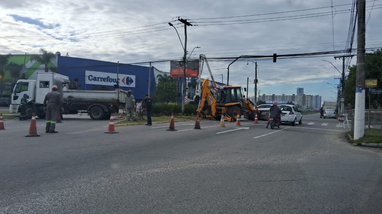 Alterações envolvem secretarias e culminam com instalação de semáforo em três tempos no cruzamento da Bento Gonçalves com Juscelino Kubitschek de Oliveira
