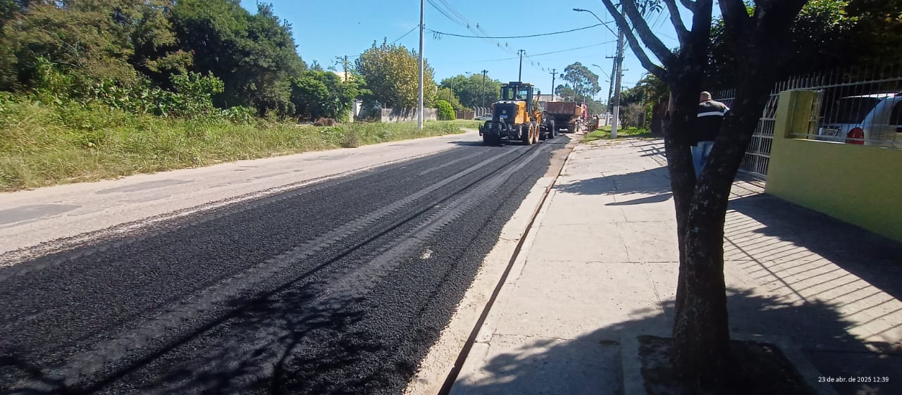 Secretaria de Obras e Pavimentação realiza Operação Tapa-buracos em asfalto, consertos em ruas de pedras e requalifica trechos com camada de asfalto