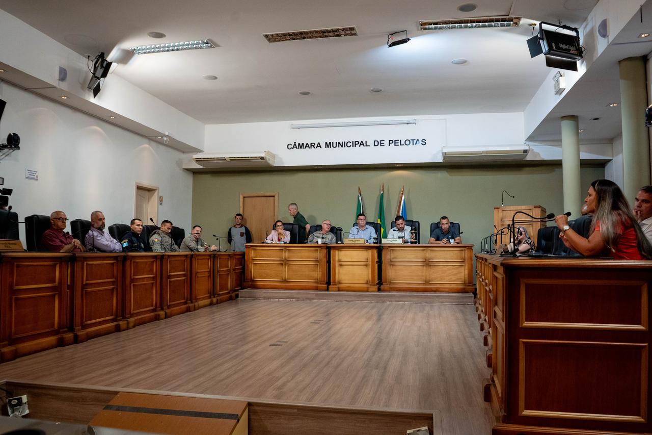 Estiveram presentes representantes das forças de segurança do município e moradores da localidade.