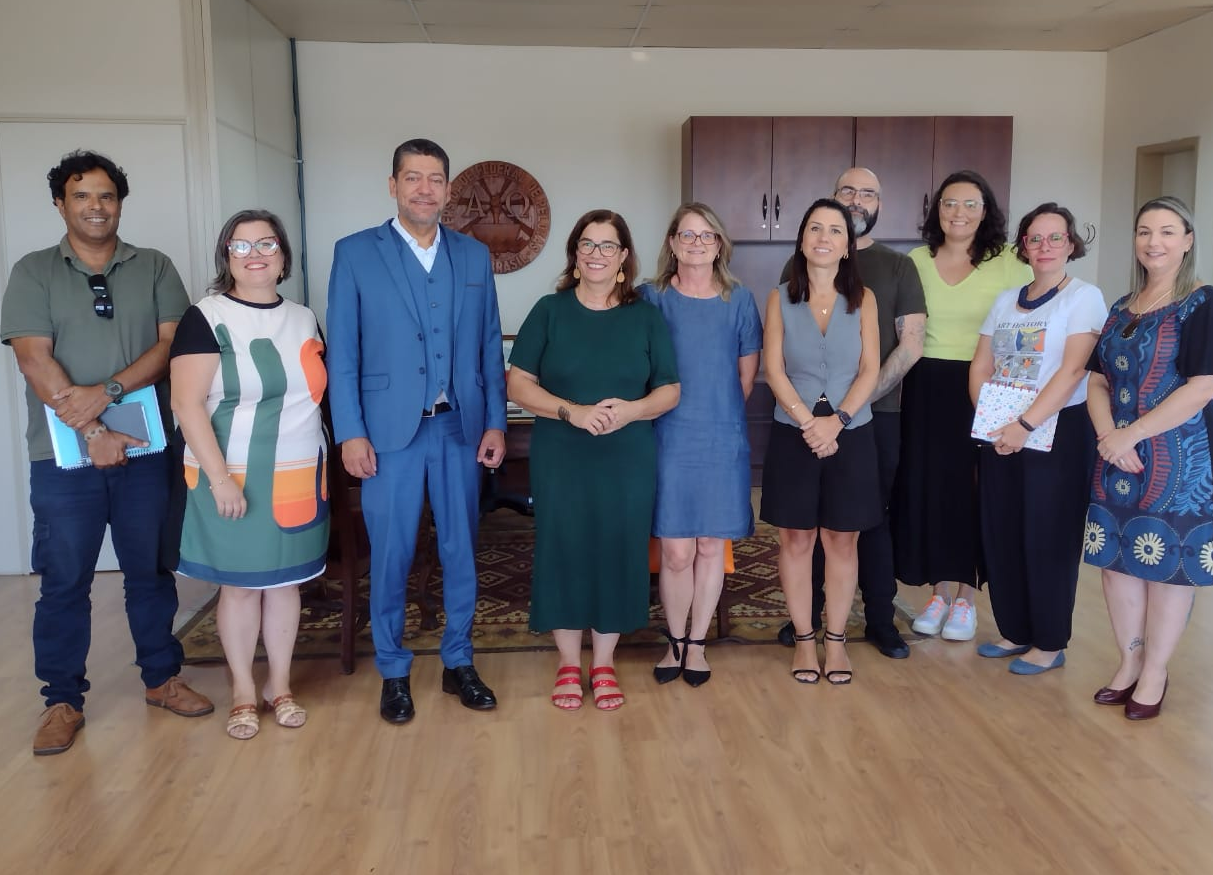 Reitora Ursula Rosa e secretário Márcio Souza definiram as prioridades: um projeto de defesa ambiental e um plano diretor de arborização para a cidade