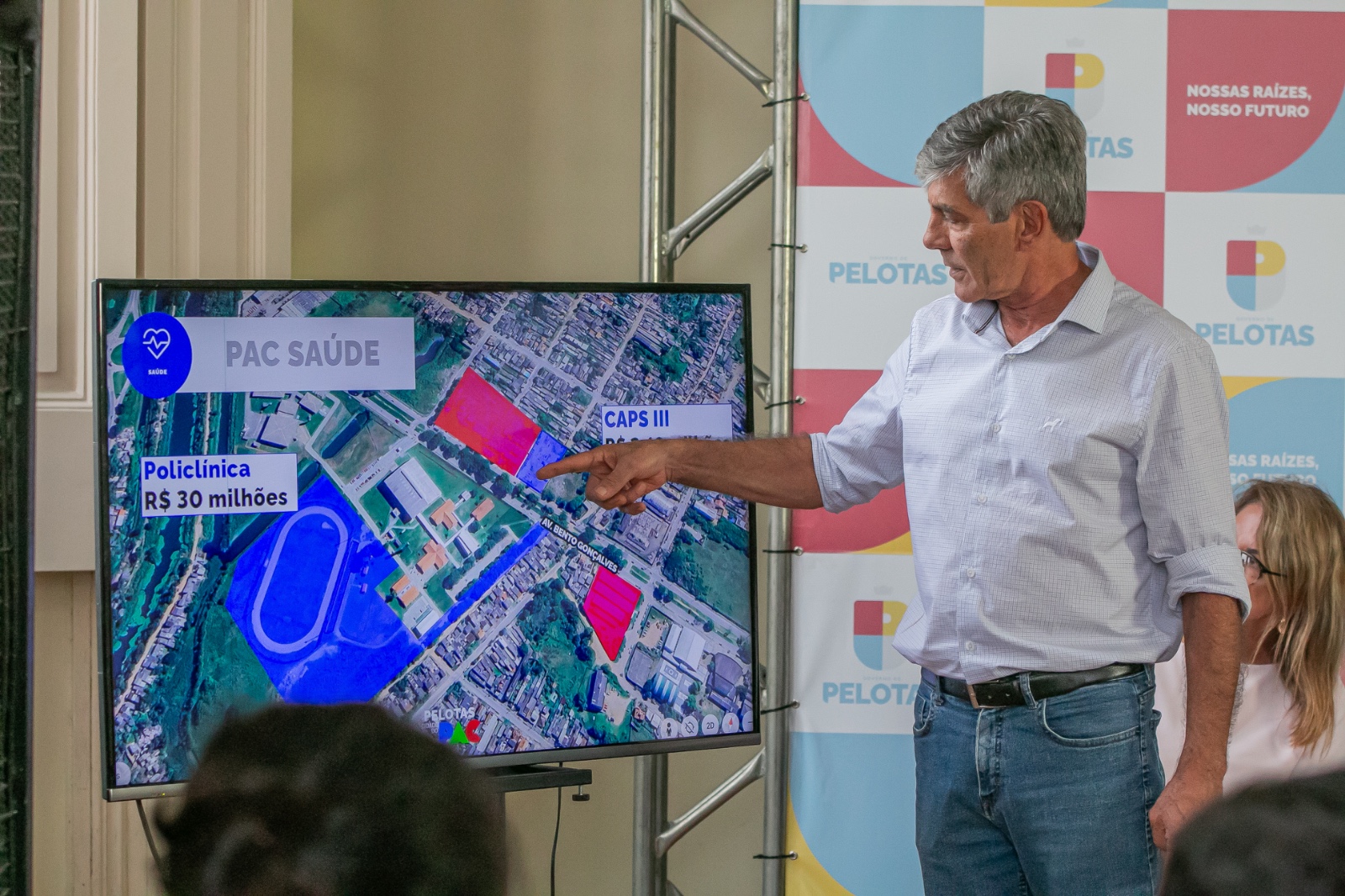 Em coletiva de imprensa, prefeito Fernando Marroni detalhou propostas que abrangem saúde, educação, saneamento e mobilidade urbana