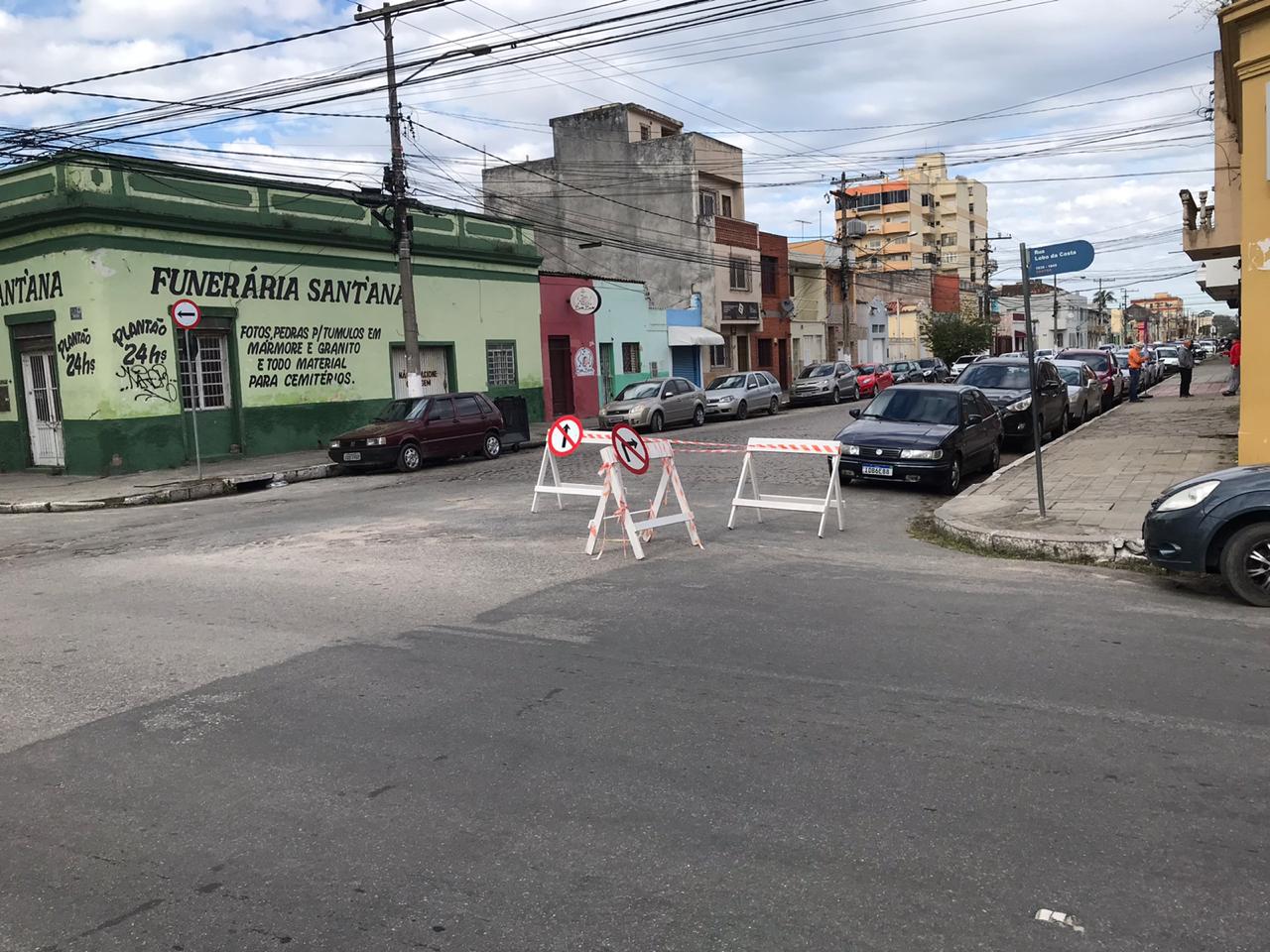 Quem trafega pelas ruas Lobo da Costa, Tiradentes e Teles não pode dobrar nos entroncamentos com a Barão de Santa Tecla
