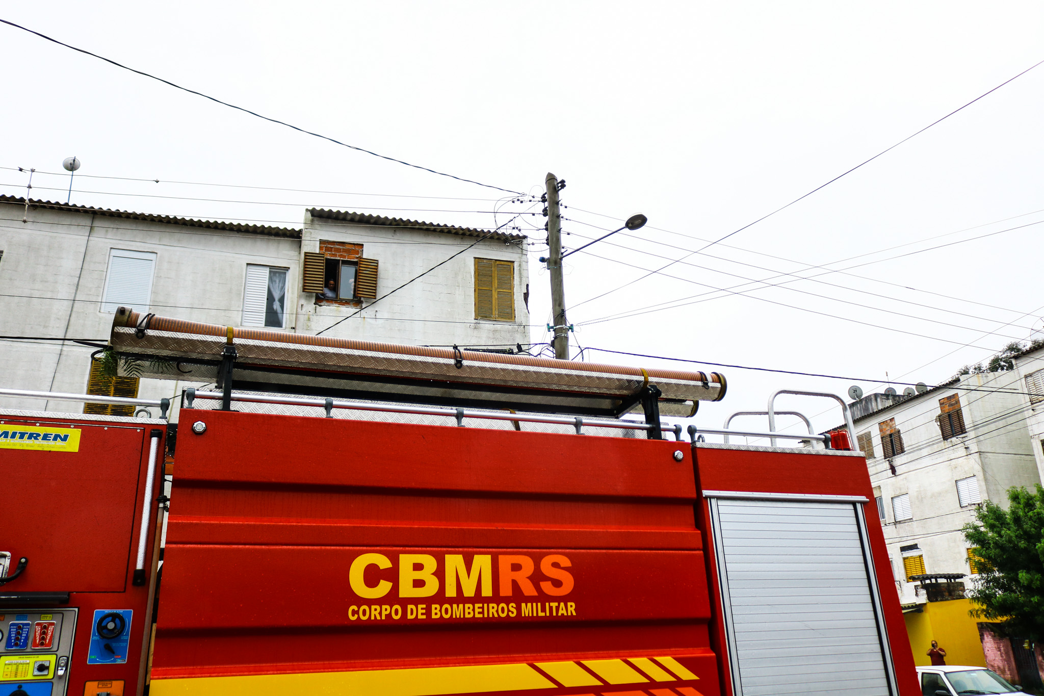 Bombeiros realizaram interdição preventiva de oito apartamentos devido a rachaduras