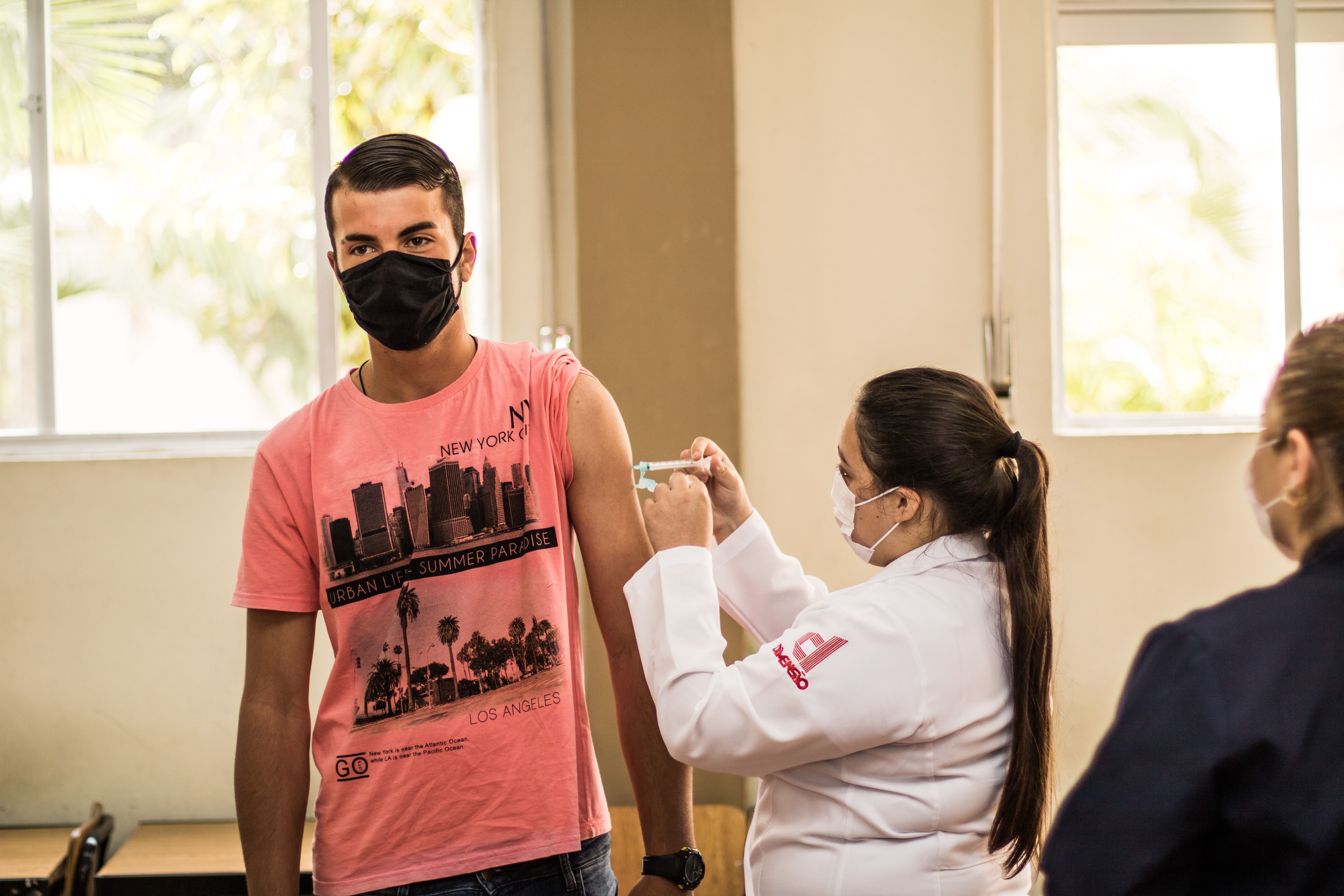 Ação realizada no IFSul da Praça Vinte de Setembro foi a primeira realizada para adolescentes sem comorbidades
