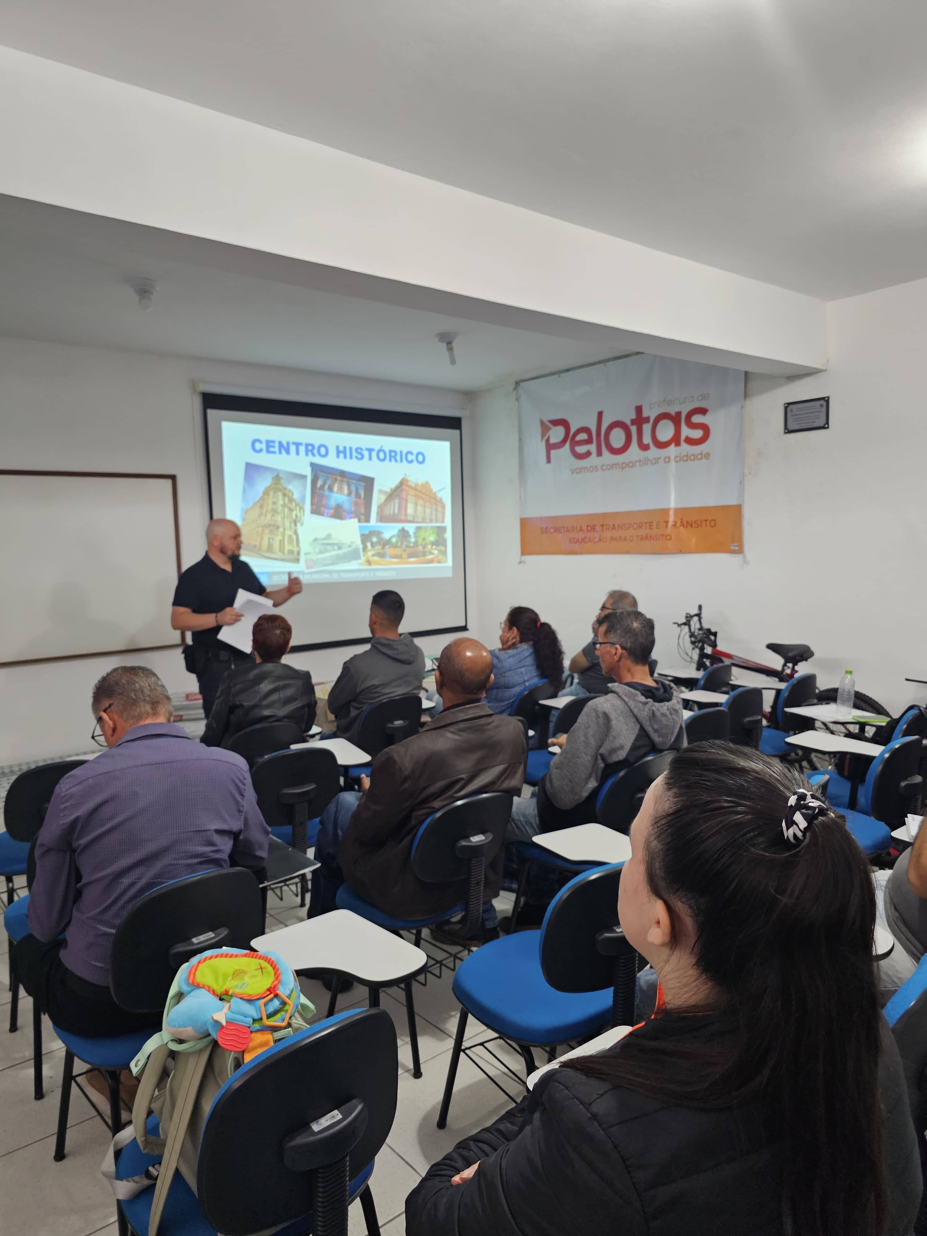 Doze profissionais acompanharam oito horas/aula e receberam certificado