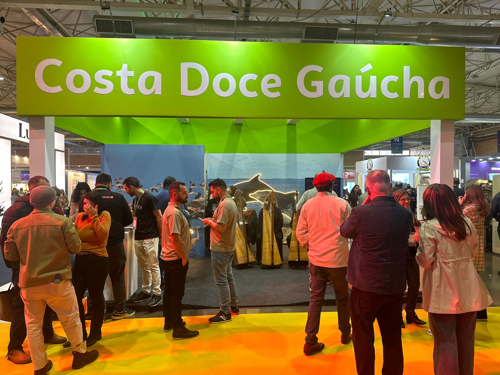 A feira, que terminou neste sábado (09), contou com distribuição de doces de Pelotas e vídeo promocional sobre a cidade.