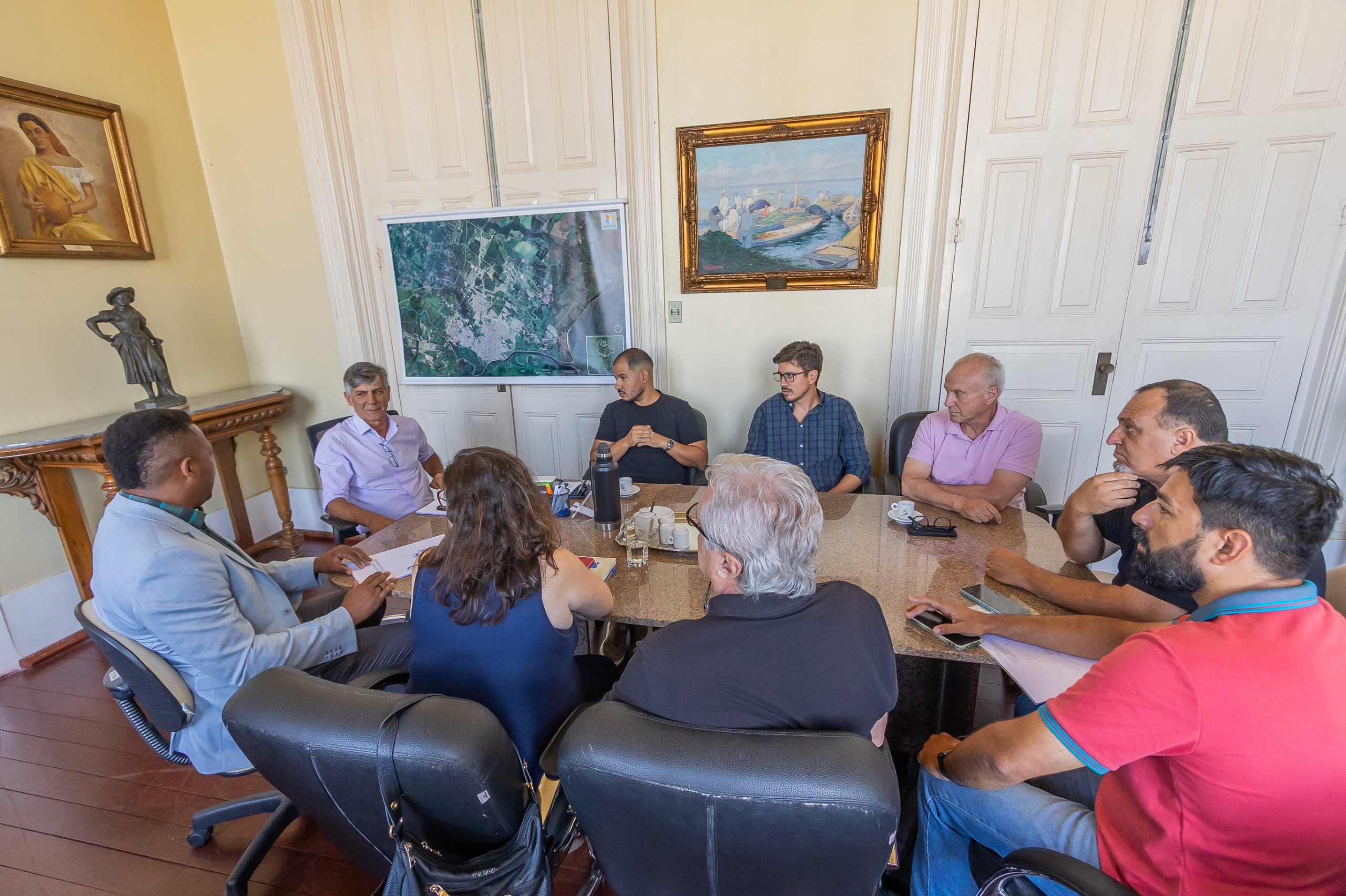 Prefeito Fernando Marroni recebeu, junto à equipe da autarquia, representantes da reitoria da UFPel e da Agência da Lagoa Mirim para buscar soluções quanto ao sistema de comportas da Eclusa