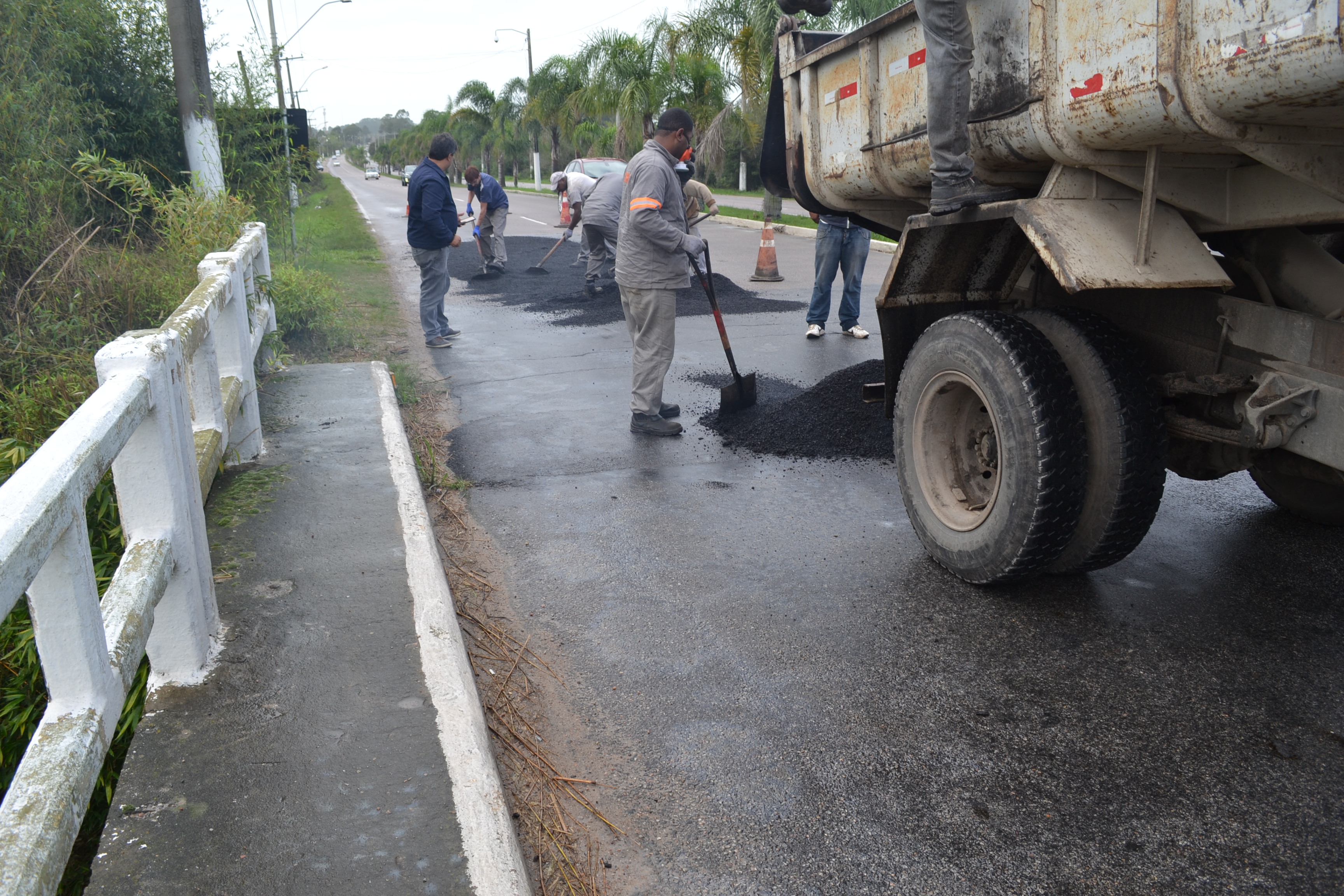 No acesso à praia, avenida Adolfo Fetter também é beneficiada por consertos na pavimentação